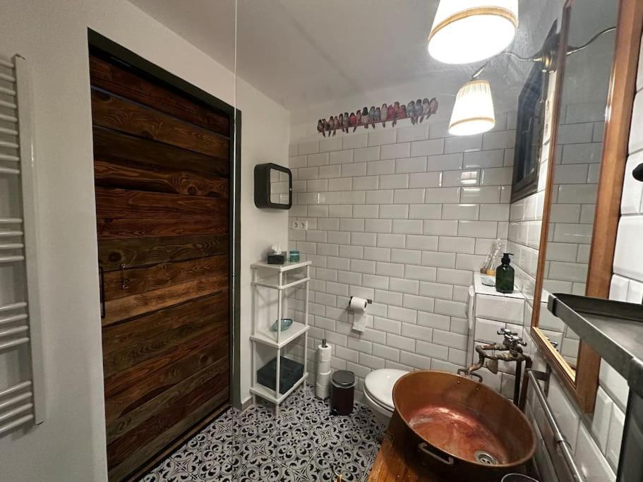 Downtown Haven- Aurora Charm Apartment