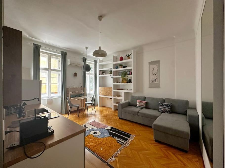 Apartment Downtown Haven- Aurora Charm *