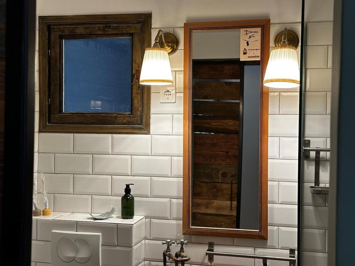 Downtown Haven- Aurora Charm Apartment